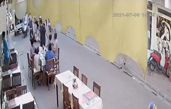 Güvenlik Görevlisine Saldırı Kamerada