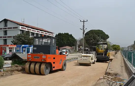 İNÖNÜ BULVARI'NDA SICAK ASFALT ÇALIŞMALARI BAŞLADI