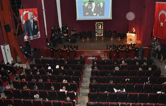 Kahraman Şiiri duygulandırdı