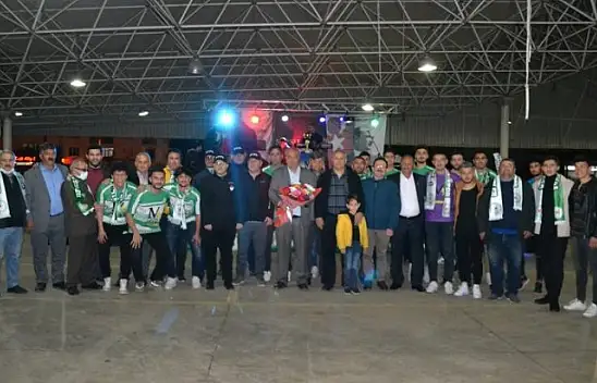 Karaçulhaspor şampiyonluğu kutladı