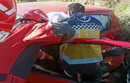 KONTROLDEN ÇIKAN OTOMOBİL TARLAYA UÇTU: 1 ÖLÜ