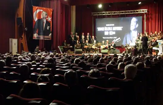 MUSTAFA KEMAL ATATÜRK TÜRKÜLERLE ANILDI