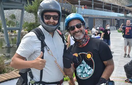 Sağlık çalışanları uçarak moral depoladı