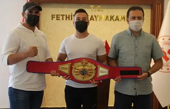 Şampiyon Boksör Alcu'dan, Kaymakam Fırat'a ziyaret