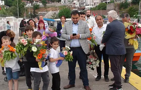 Şampiyonları Çiçeklerle Karşıladılar