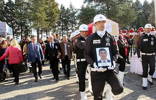 Şehit Komiser için Emniyet Müdürlüğünde tören
