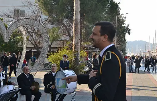 Sevgilerini, Temizlik Yaparak Gösterdiler