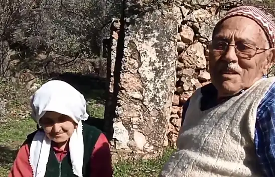 Tarlalarını Eşekle Sürüyorlar