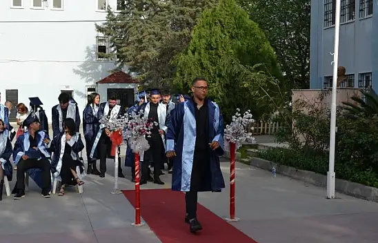 TURİZMCİ VE AŞÇILAR MEZUN OLDU