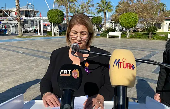 TÜRK KADINLAR BİRLİĞİ'NDEN ÇELENK TÖRENİ