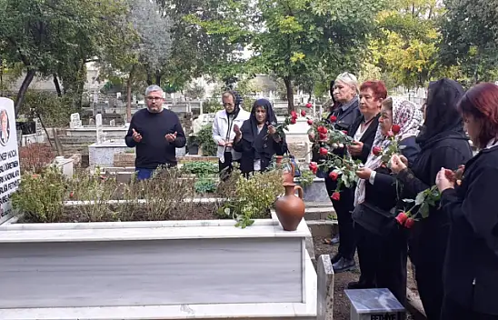 TÜRK KADINLAR BİRLİĞİNDEN KABİR ZİYARETİ