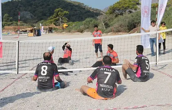 'Açık Su Yüzme Yarışı' sporcuları kıyasıya mücadele etti