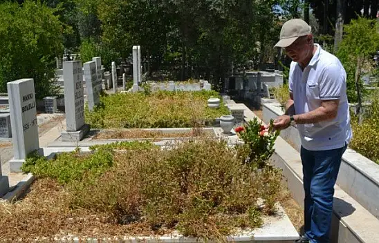 Arefe Günü mezar ziyaretleri unutulmadı