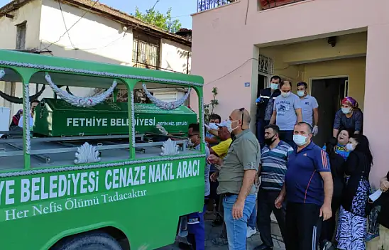 Banyoda düşerek hayatını kaybetti