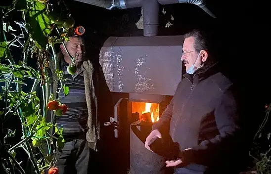 Başkan Öztürk, üreticiyle don nöbetindeydi