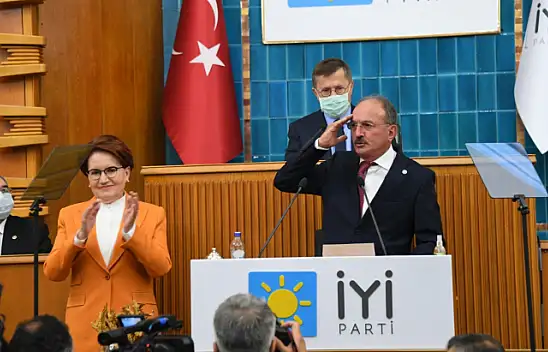 Behçet Saatcı, İYİ Parti rozetini taktı