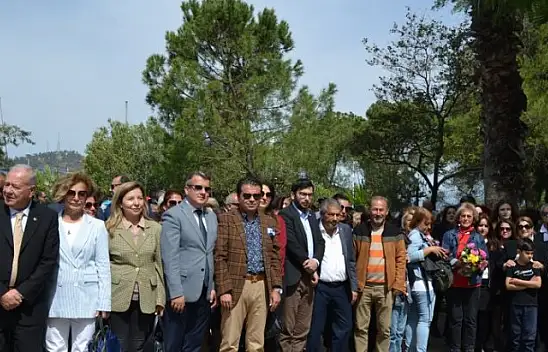 CHP'den çelenk sunma töreni