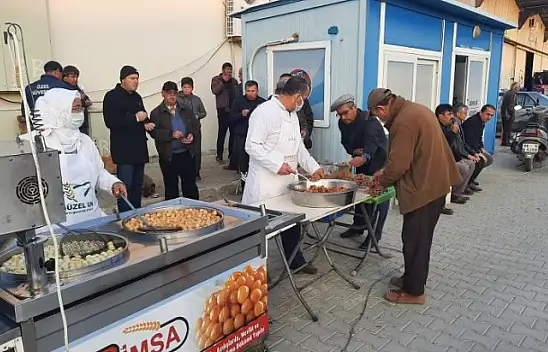 Çiftçiler lokma döktürdü