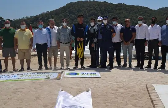 Dalgıç Başkandan deniz dibi temizliği