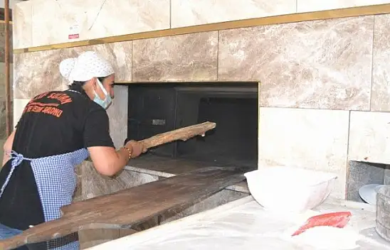 Fethiye'nin Tek Kadın Kara Fırın Ustası