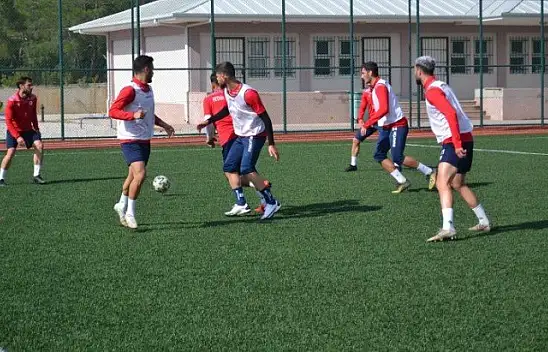 Fethiyespor suni çimde hazırlanıyor