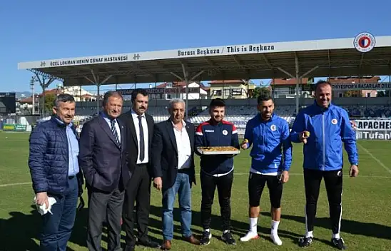 Futbolculara Baklava Ziyafeti