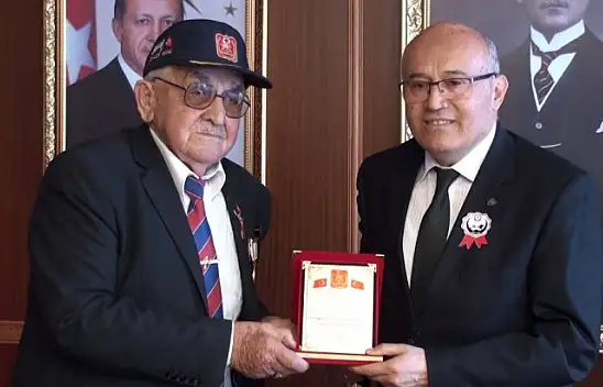 Gaziler Derneğin'den Balcıoğlu'na teşekkür plaketi