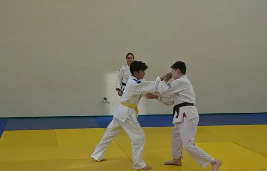 Gençler judo maçları yaptı