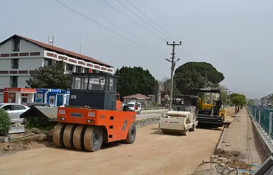 İnönü Bulvarı'nda sıcak asfalt çalışmaları başladı