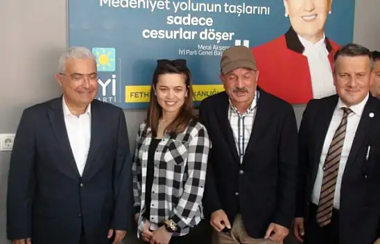 İYİ Parti'de rozet takma töreni