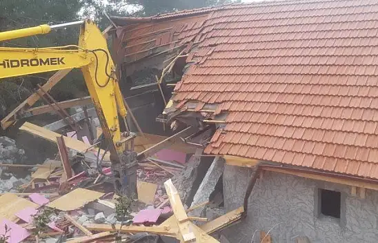 Kaçak inşaatlar yerle bir edildi