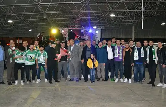 Karaçulhaspor şampiyonluğu kutladı