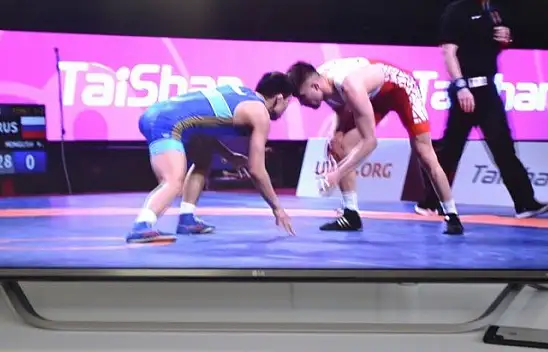 Komşular balkonlarını Türk Bayrakları ile süsledi