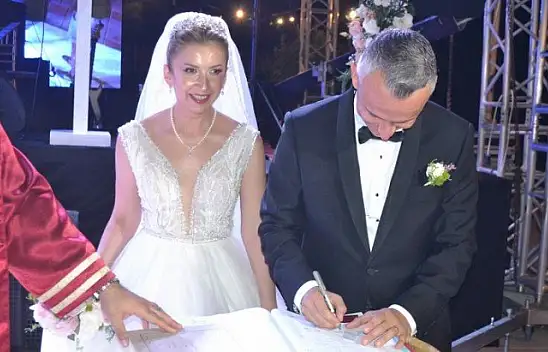 Mehmet Okar ile Pınar Kılınç rüya gibi bir düğünle dünya evine girdi