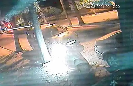 Motosiklet kundaklama saniye saniye güvenlik kamerasında