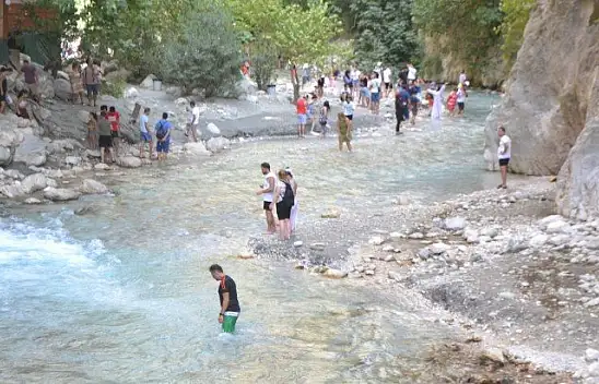 Saklıkent Kanyonuna turistler akın ediyor