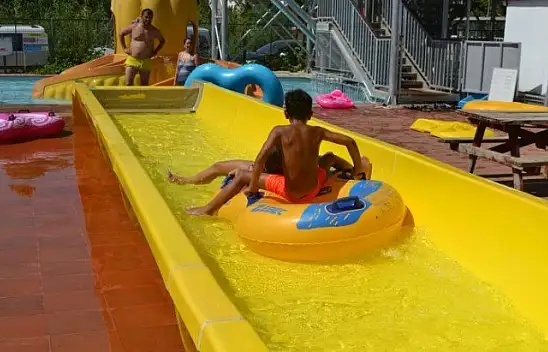 Sıcak havadan bunalanlar soluğu su parklarında aldı