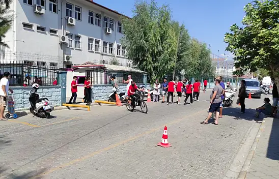 VELİLER OKULARIN AÇILMASINDAN MEMNUN MU?