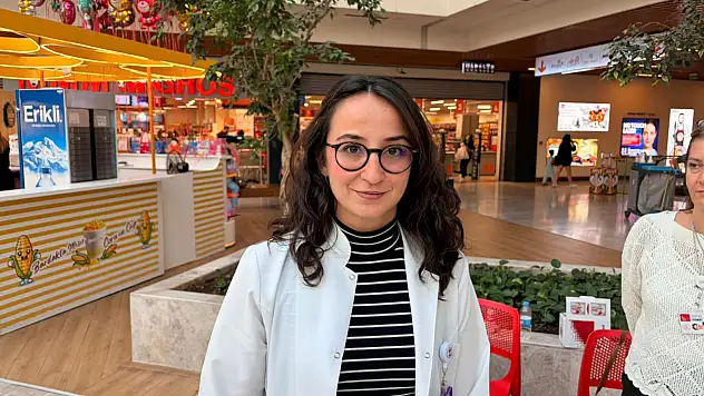 Ağız ve Diş Sağlığı Haftası'nda vatandaşları bilgilendirme standı