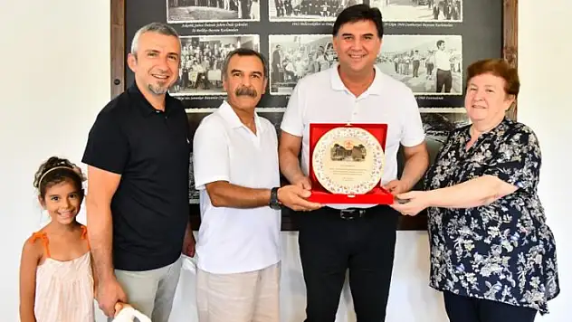 ALZHEİMER DERNEĞİ'NDEN KARACA'YA TEŞEKKÜR PLAKETİ