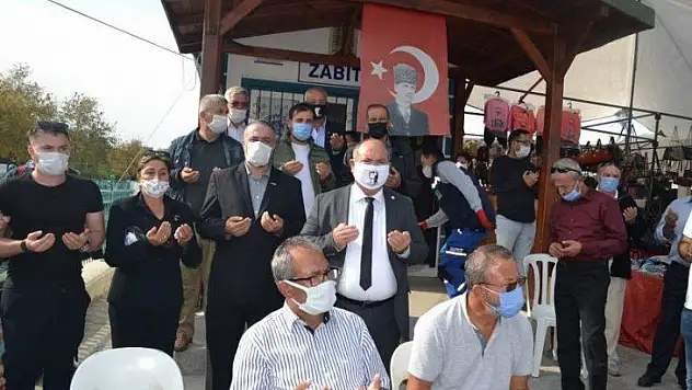 Atatürk'ün anısına helva dağıtıldı