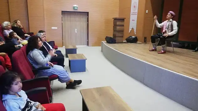 Atmaca,depremzedelerle geleneksel oyunlar izledi