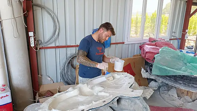 Baba mesleğini devam ettirerek heykeltıraşlık yapıyorlar