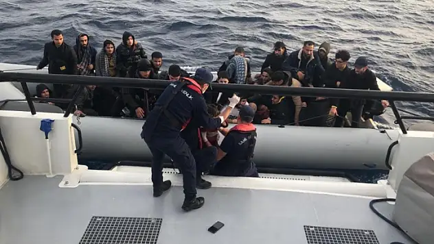 Bodrum'da 29 düzensiz göçmen kurtarıldı, 35'i yakalandı