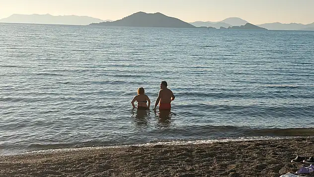 Çalış Plajı'nda deniz keyfi devam ediyor