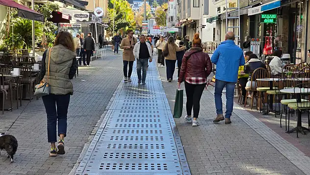 Dispanser Sokak'ta alışveriş yoğunluğu
