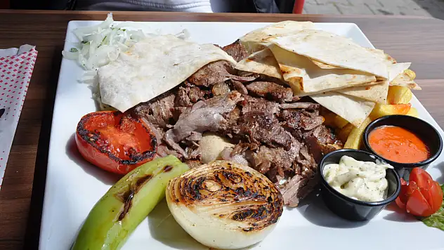 DönerJ İşletmesi, Fethiye'de ilgi görüyor