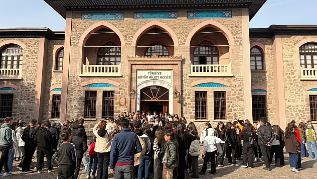 Eski TBMM binası ziyaretçi akınına uğruyor