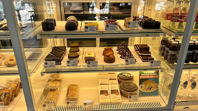 Fethiye Çalış'taki Panama Kafe, Sıcak Yaz Günlerinde Serinletici Lezzetleriyle Dikkat Çekiyor