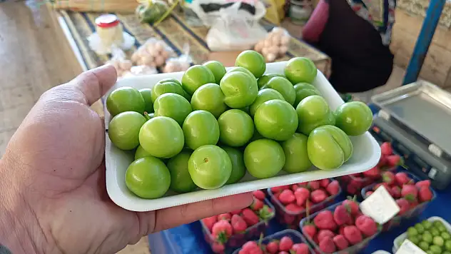 Fethiye Cuma Pazarı'nda Erik Fiyatı Dudak Uçuklattı